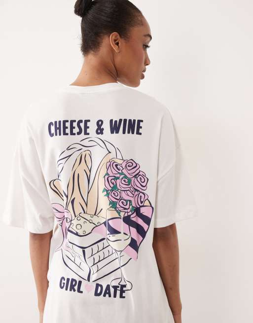 ASOS DESIGN Tall – Pyjama aus kurzärmligem Oberteil mit Käse- und Weingrafik und Hose, 4 von 4