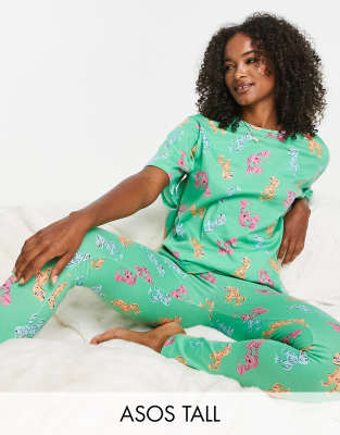 ASOS DESIGN Tall - Pyjama mit Oversize-T-Shirt und Leggings in Grün mit Dinosaurier- und Hummeraufdruck-Lila