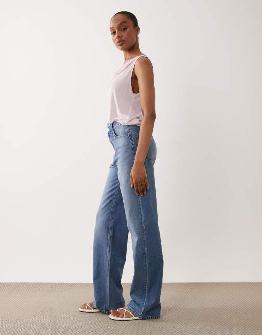 ASOS DESIGN Tall raka jeans med vida ben i mellanljus blå tvätt, 2 av 5
