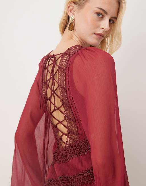 ASOS DESIGN Tall - Rød maxikjole med langærmet asymmetrisk halsudskæring og blondekant, 4 af 4