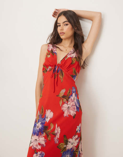 ASOS DESIGN Tall - Rød slip-midikjole med V-hals og bindedetalje ved brystet i blomstermønster, 2 af 4