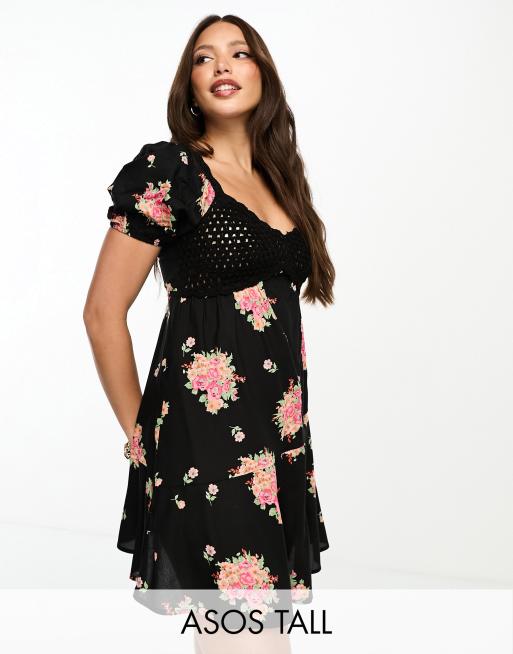 ASOS DESIGN Tall - Robe courte avec encolure Bardot en maille au crochet - Imprimé fleuri foncé 