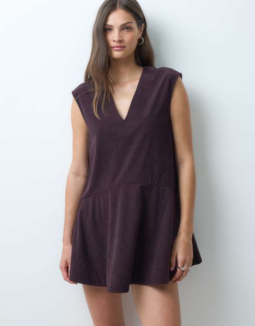 ASOS DESIGN Tall robe courte décontractée col V avec taille basse en velours côtelé chocolat, 2 de 4