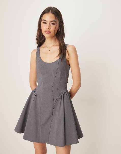 ASOS DESIGN Tall - Robe courte fluide structurée en bengaline à encolure dégagée - Anthracite - view 1