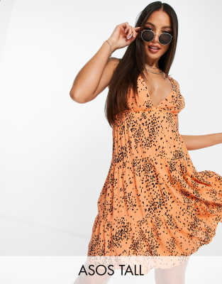 ASOS DESIGN Tall - Robe de plage en tissu froissé à pois et volants étagés - Orange