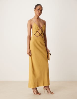 ASOS DESIGN Tall - Robe longue à fines bretelles avec empiècement découpe et finitions en perles - Doré 40
