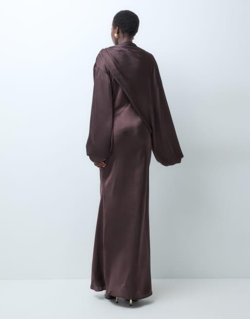 ASOS DESIGN Tall robe longue satin à manches blouson asymétriques marron, 5 de 5
