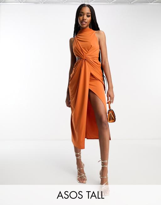 ASOS DESIGN Tall - Robe mi-longue drapée minimaliste avec découpes et col montant - Rouille