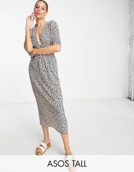 ASOS DESIGN Tall - Robe mi-longue plissée à manches courtes avec détail froncé à la taille - Noir et rose thé