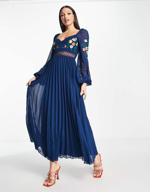 ASOS DESIGN Tall Robe plissee mi longue a manches longues avec ornements et empiecement en dentelle Bleu marine ASOS