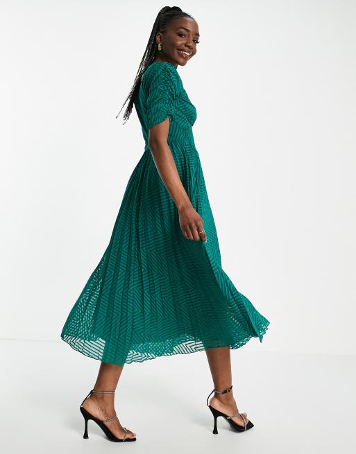 ASOS DESIGN Tall ruched front pleated midi dress with shirred waist in  chevron textured in forest green | ASOS