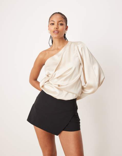 ASOS DESIGN Tall - Satijnen body met blote schouder en overslag in oesterkleur - view 1