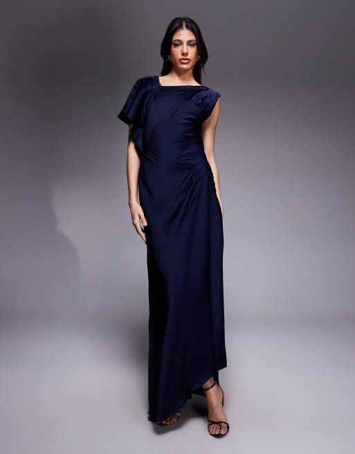 ASOS DESIGN Tall - Satijnen maxi-jurk met asymmetrische halslijn met plooien bij de schouder en rok met accent in donkerblauw