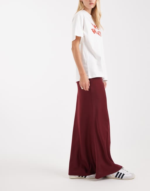 ASOS DESIGN Tall satin bias maxi skirt in burgundy, 3 of 5
