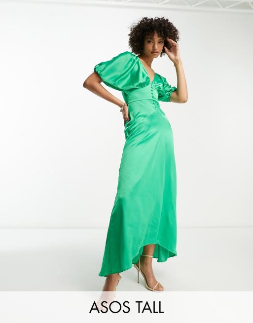 ASOS DESIGN Tall Satin Midikleid in Smaragdgrun mit nach hinten abfallendem Saum Fledermausarmeln und Knopfleiste