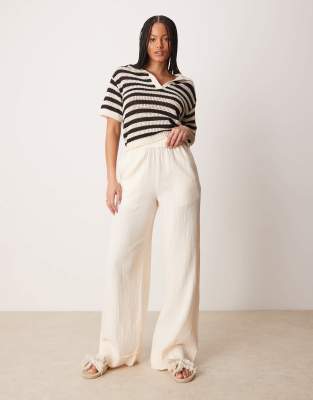 ASOS DESIGN Tall - Schlupfhose aus grob gewebter Baumwolle in Buttermilchweiß mit offenem Saum