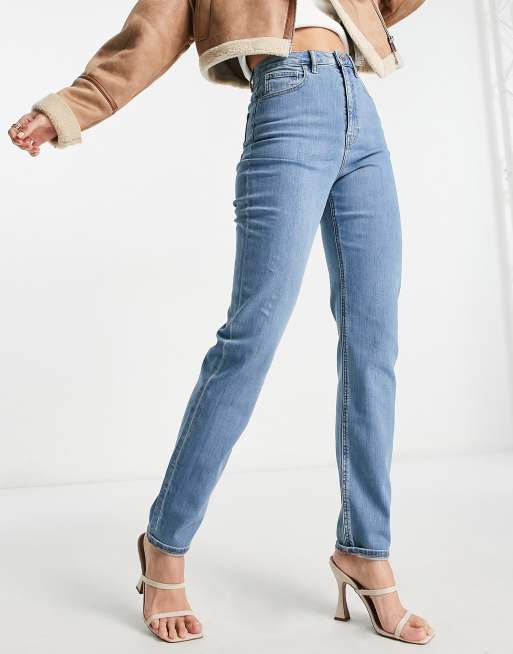 ASOS DESIGN Tall – Schmal geschnittene Mom-Jeans in Mittelblau , 4 von 4