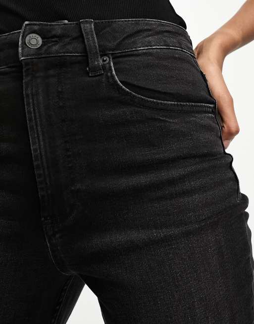 ASOS DESIGN Tall – Schmal geschnittene Mom-Jeans in verwaschenem Schwarz, 3 von 5