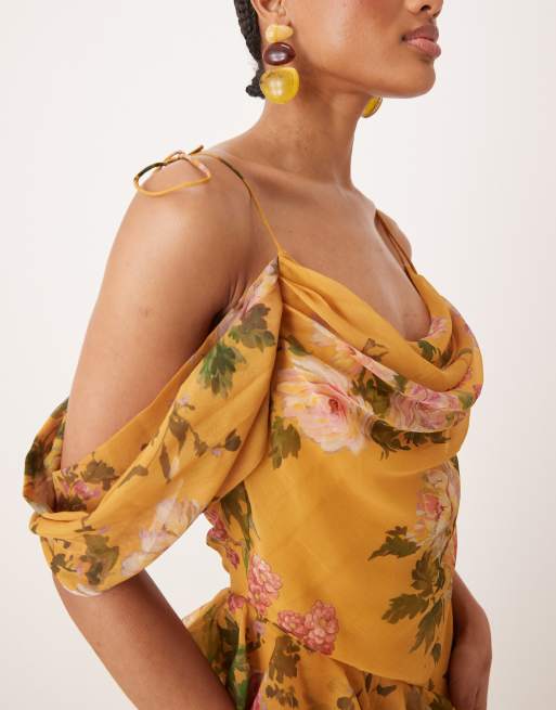 ASOS DESIGN Tall – Schulterfreies Maxikleid in Gelb mit Blumenmuster, Rüschen und Schrägschnitt, 2 von 4