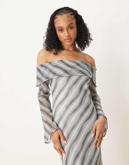 ASOS DESIGN Tall – Schulterfreies Midikleid in schwarz gestreift mit umgeschlagenem Ausschnitt, 3 von 4