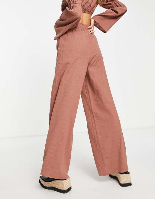 ASOS DESIGN Tall – Seersucker-Strandhose in Braun mit weitem Bein, Kombiteil, 2 von 4