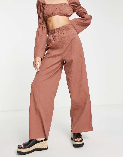 ASOS DESIGN Tall – Seersucker-Strandhose in Braun mit weitem Bein, Kombiteil, 4 von 4