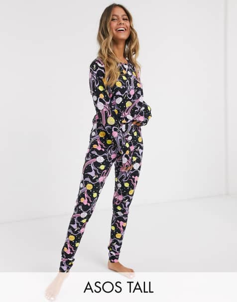 ASOS DESIGN Tall – Set mit langärmligem Shirt und Leggings mit Weltall-Design