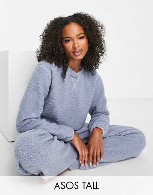 ASOS DESIGN Tall - Set mit Lounge-Sweatshirt und Hose aus Teddyfell in mattem Blau