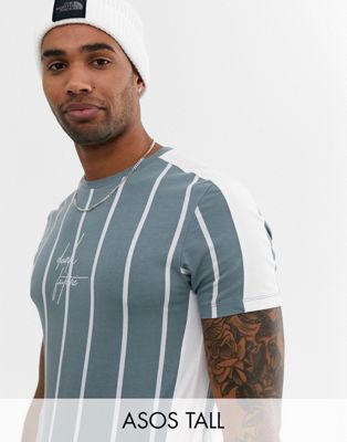 ASOS DESIGN Tall - Skinny T-shirt met verticale strepen, kleurvlakken en Dark Future-logo-Groen