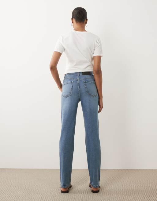 ASOS DESIGN Tall – Slim-Fit-Mom-Jeans in verwaschenem Hellblau, 3 von 5