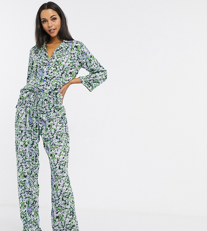 ASOS DESIGN Tall – Småblommig, traditionell pyjamas i 100 % modal-Svart