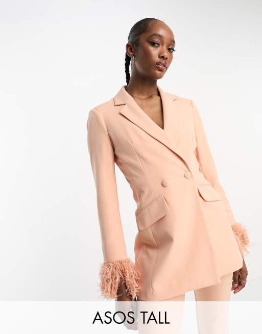 ASOS DESIGN Tall - Smoking-jasje met ingenomen taille en franjes aan de manchetten in abrikoos