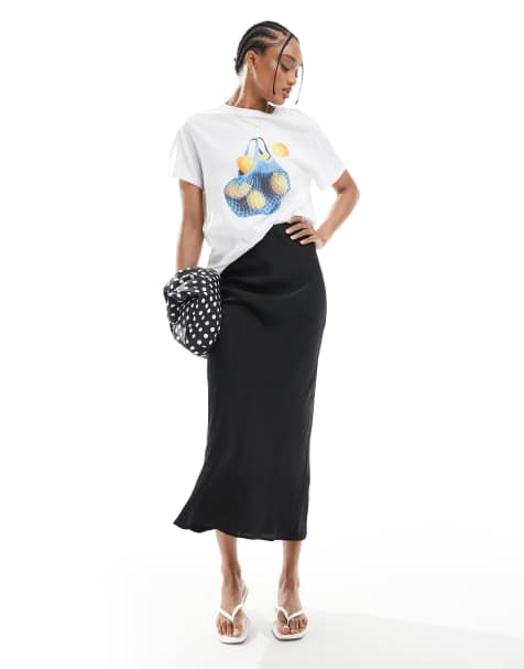 ASOS DESIGN Tall - Sort midinederdel i skråtskåret satin - view 1