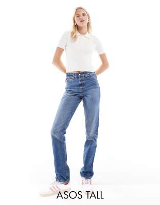 ASOS DESIGN Tall - Straight Jeans in Mittelblau mit mittelhohem Bund