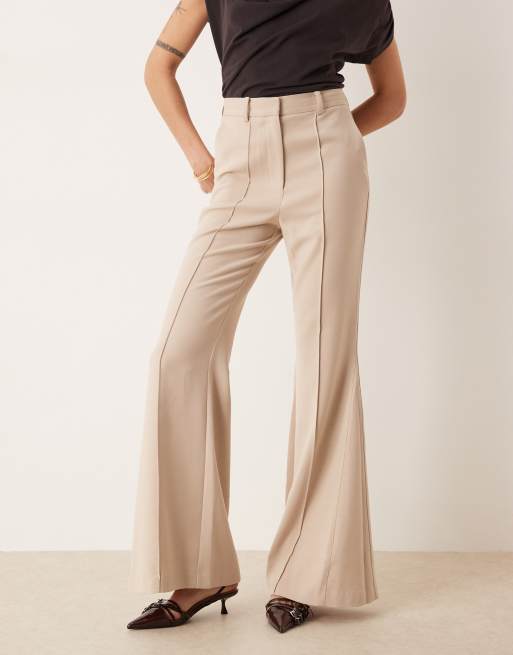 ASOS DESIGN Tall - Supersoepele elegante flare-broek in beige, 2 van 5