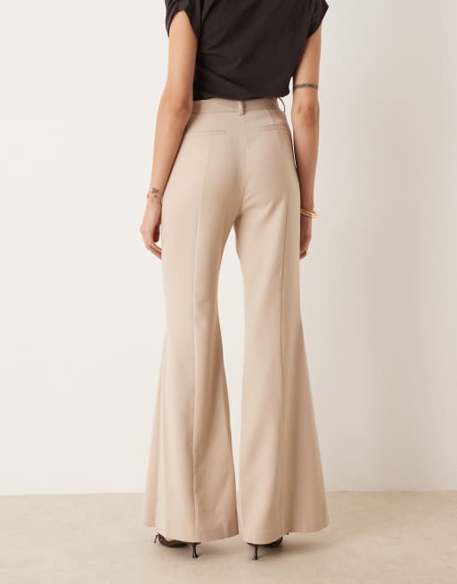 ASOS DESIGN Tall - Supersoepele elegante flare-broek in beige, 5 van 5