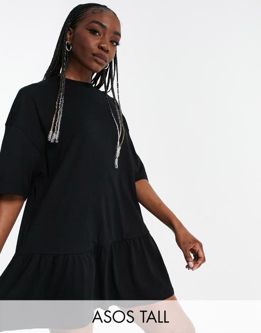 ASOS DESIGN Tall – Svart t-shirtklänning i oversize med volangfåll