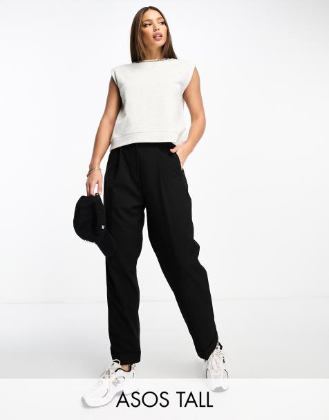 ASOS DESIGN Tall – Svarta, figursydda byxor med avsmalnande passform och uppvikt kant - view 1