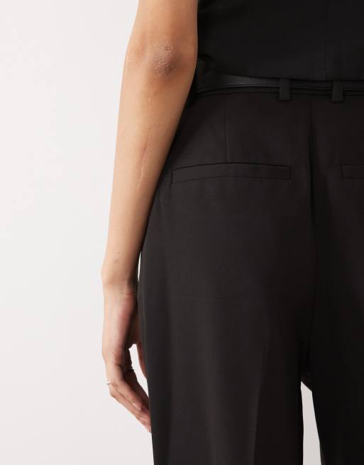ASOS DESIGN Tall – Svarta, figursydda byxor med veck, skärp och vida ben, 4 av 5