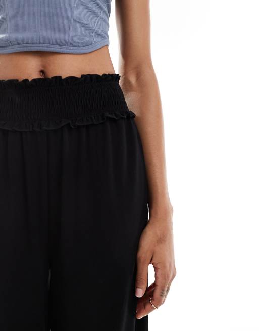 ASOS DESIGN Tall – Svarta korta culotte-byxor med smockad midja, 2 av 5