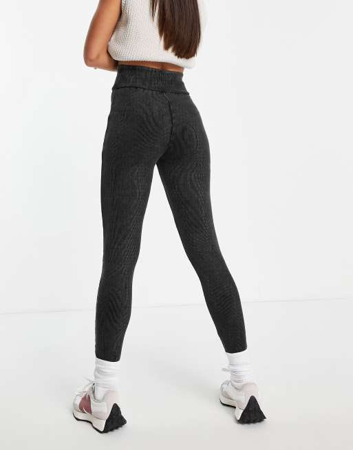 ASOS DESIGN Tall – Svarta ribbade leggings med hög midja och tvättad finish, 4 av 4