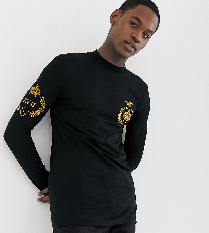 ASOS DESIGN Tall - T-shirt attillata a maniche lunghe con collo alto e stemma ricamato-Nero