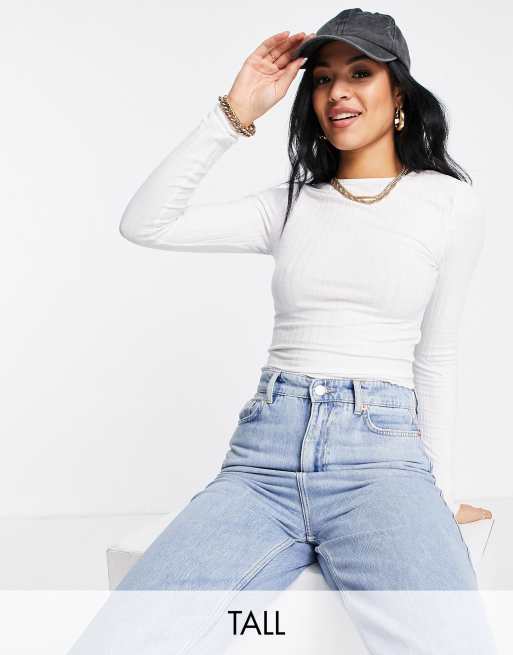 ASOS DESIGN Tall - T-shirt corta con bordi smerlati, colore bianco