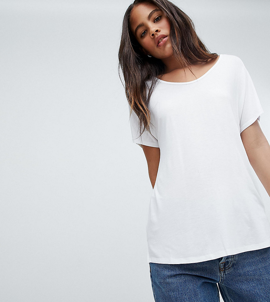 ASOS DESIGN - Tall - T-shirt met gedrapeerde vleermuismouwen in wit