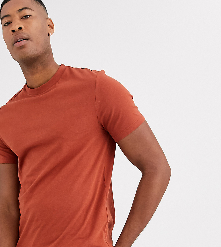 ASOS DESIGN - Tall - T-shirt met ronde hals van biologisch katoen in bruin