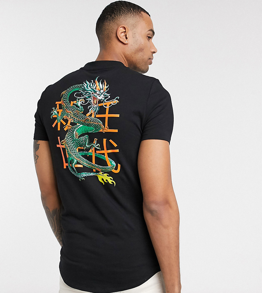 ASOS DESIGN Tall - T-shirt skinny lunga in cotone organico con stampa di dragone sul retro e fondo arrotondato-Nero