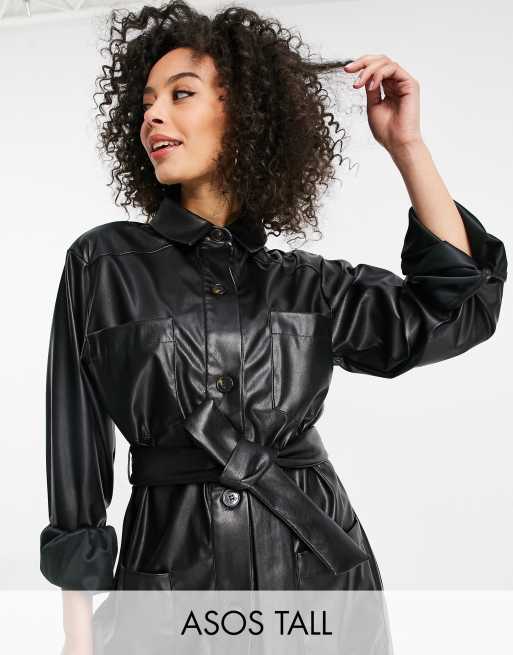 ASOS DESIGN Tall – Taillierte Hemdjacke aus Kunstleder in Schwarz