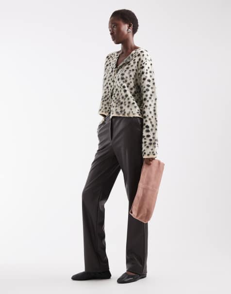 ASOS DESIGN Tall taillierte Hose aus Kunstleder mit geradem Bein in Braun - view 1