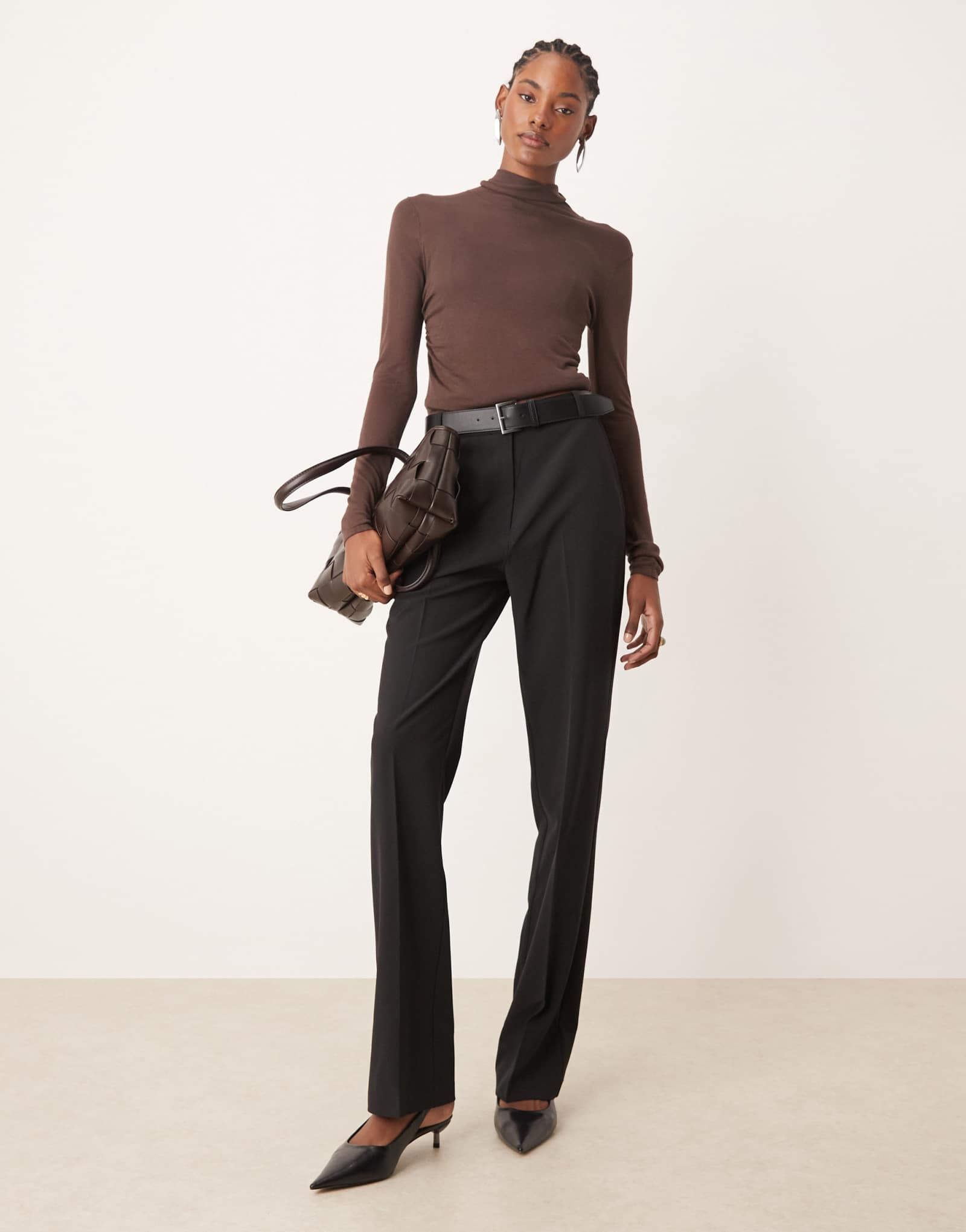 Высокие приталенные брюки прямого кроя с поясом черного цвета от ASOS DESIGN