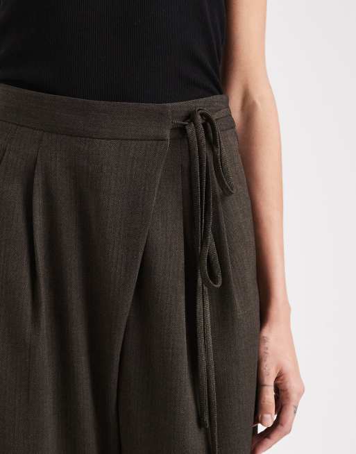 ASOS DESIGN Tall tailored wide leg pants with wrap tie detail in brown herringbone, 4 of 5